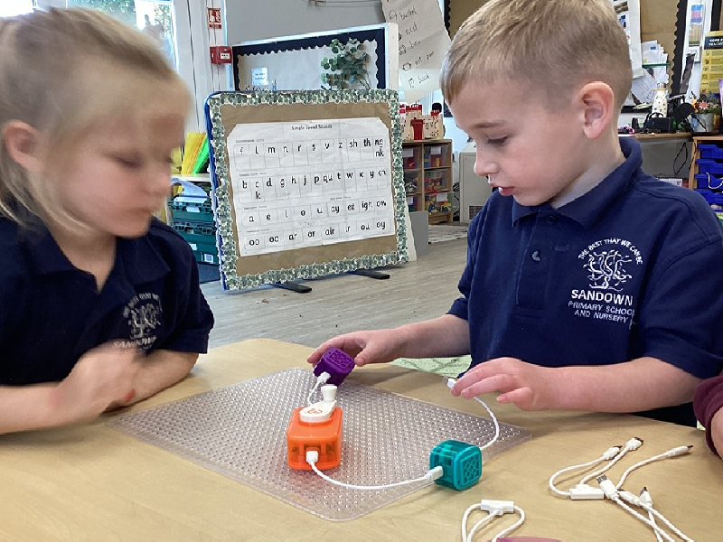 Children making a circuit.